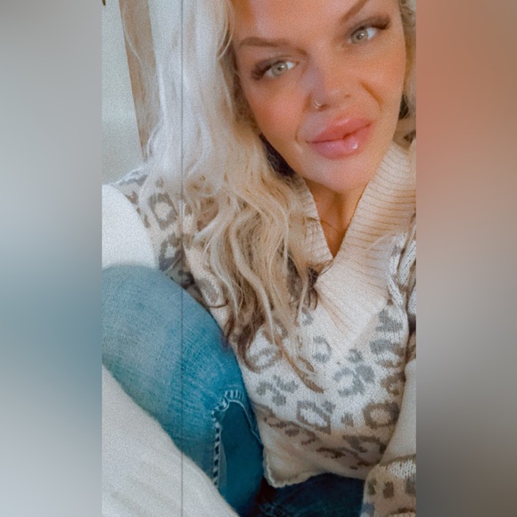 Meet your Posher, Kelly - Picture 3 of 3